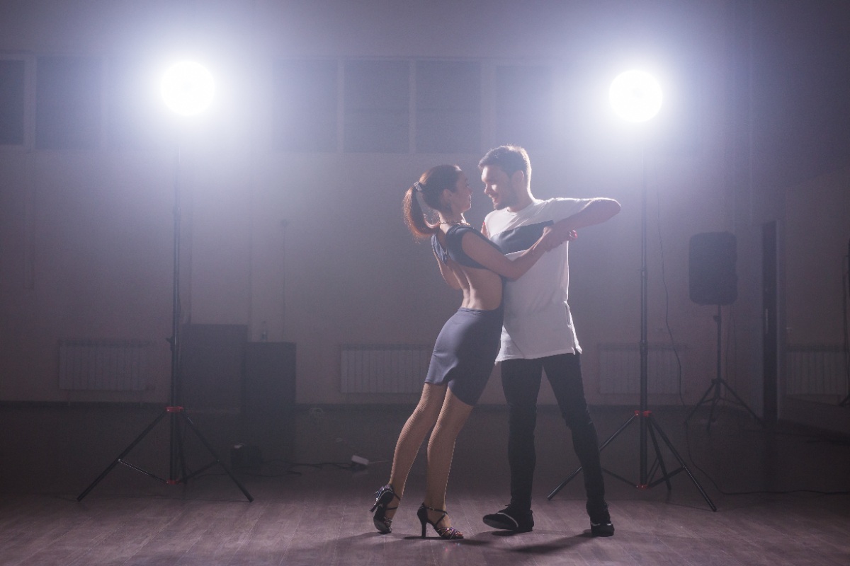 Comment danser un slow avec grâce, même sans expérience ?