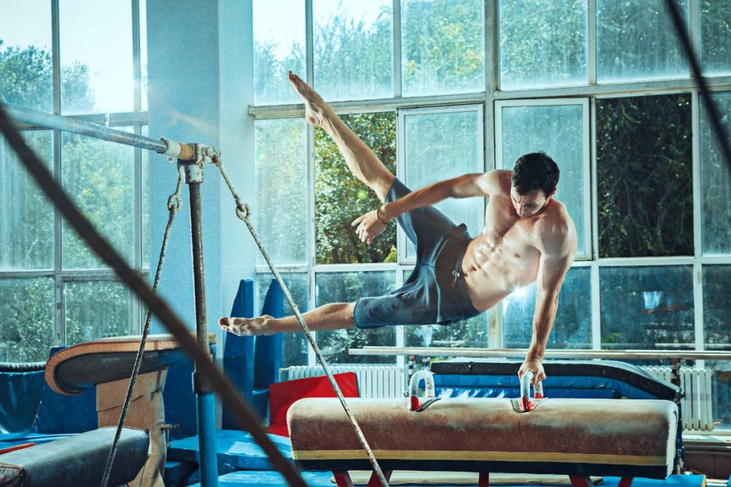 Un gymnaste faisant de l'entrainement